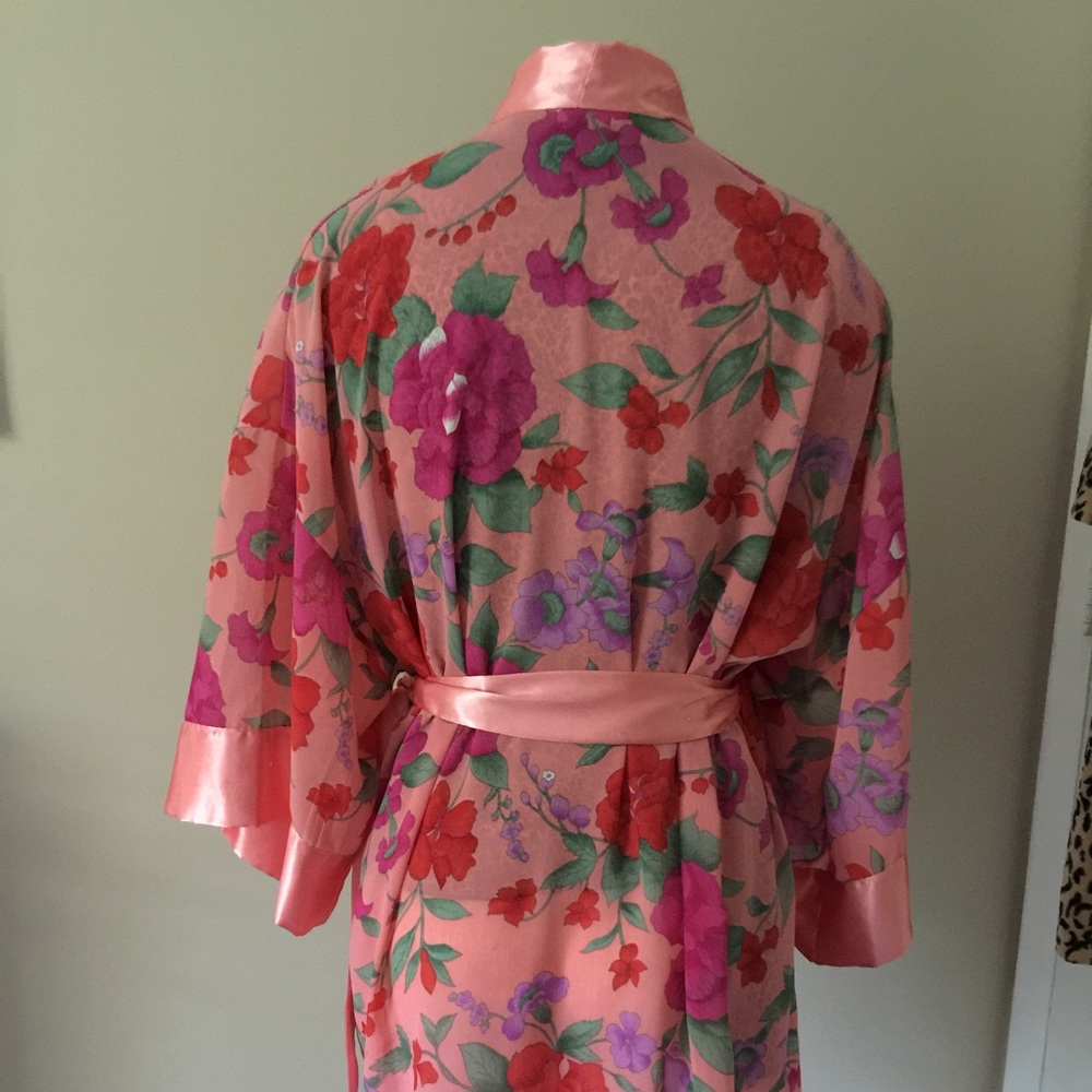 VS Kimono Robe - Picture 3 of 5